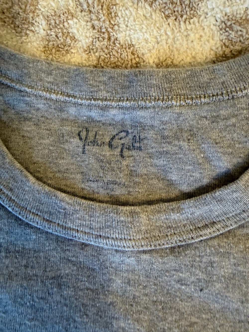 Brandy Melville Gray Short Sleeve Tee with Red "New York" Graphic - Picture 3 of 7